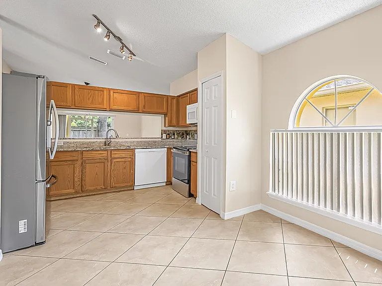 2941 Saint James Ln — Photo 12