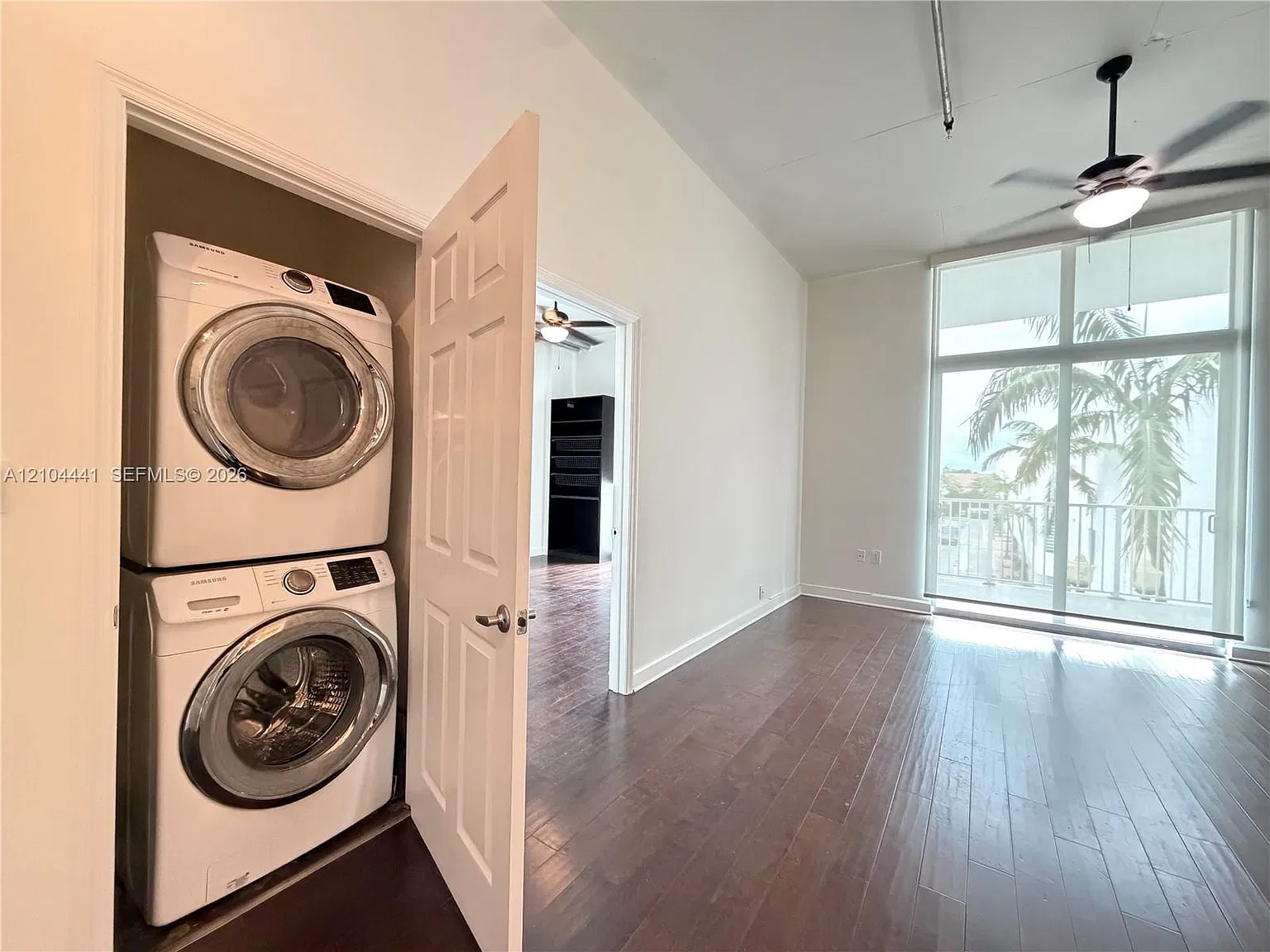 Lofts At Hollywood Statio — Photo 1
