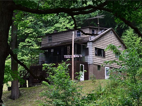 2nd image of 2298 Dewey Ave