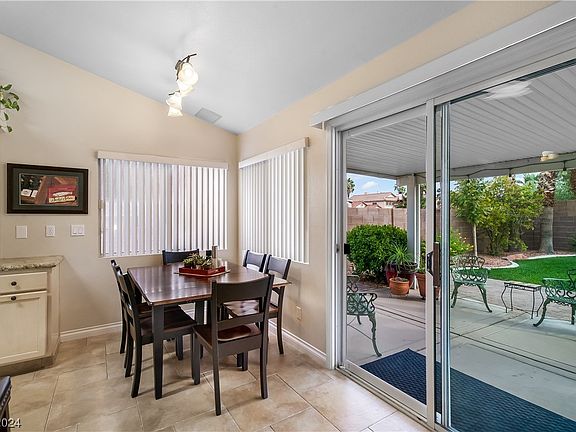 5th image of 1055 Thornfield Ln