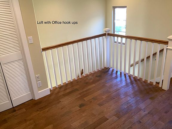 Loft area, desk, internet cat 5, power in floor