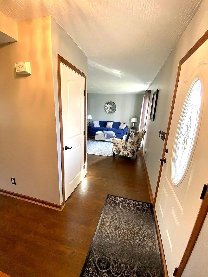 4 bed, 2.5 bath, 2300 sqft, $2,899 — Photo 4