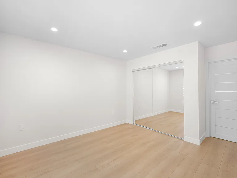 520 S Kenneth Rd — Photo 3