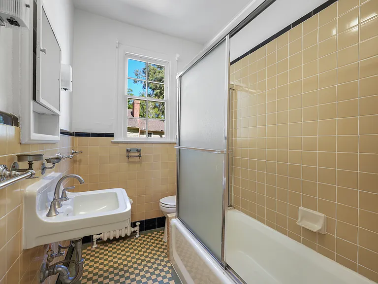 1006 Azuar Dr — Photo 19
