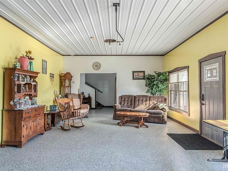 Listing photo 4