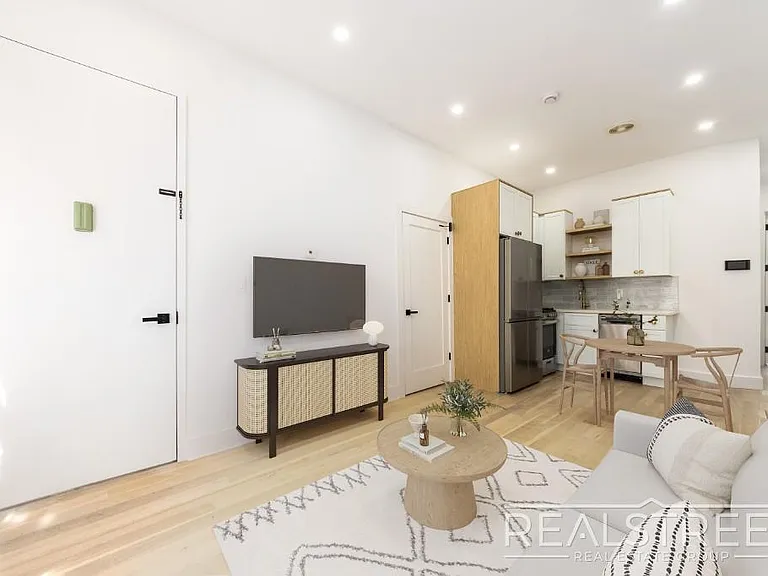 422 Humboldt St #1 — Photo 2