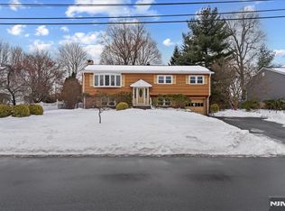 230 Orchard Dr, Mahwah, NJ 07430