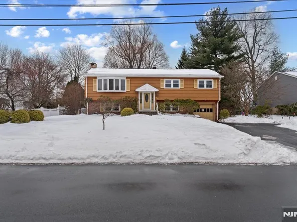 230 Orchard Dr, Mahwah, NJ 07430
