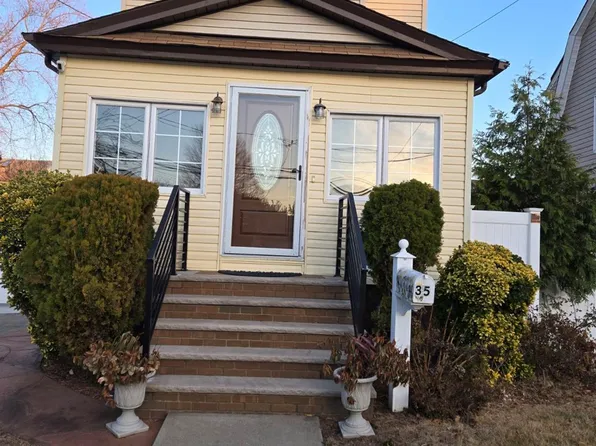 35 Elmwood Street, Valley Stream, NY 11581