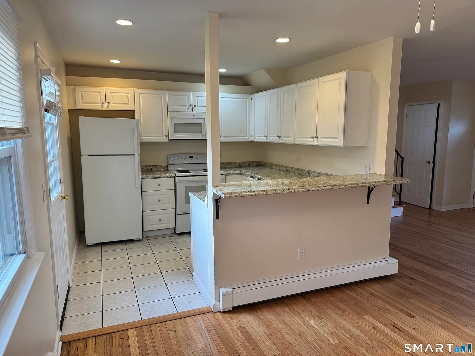 3 bed, 1.0 bath, 1200 sqft, $2,750 — Photo 3
