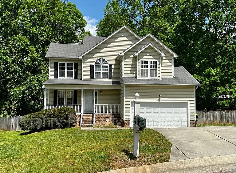 104 Back Woods Cir — Photo 1