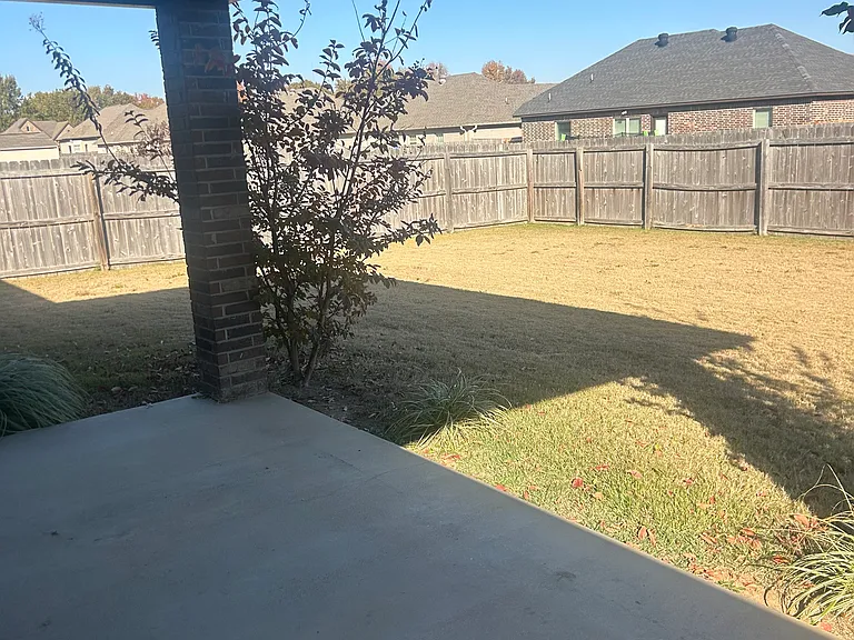 436 Silverstone Dr — Photo 2