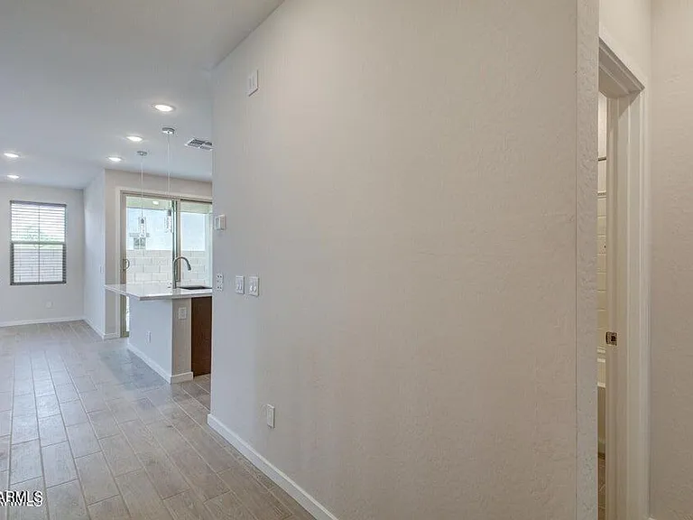 2831 S Central Dr — Photo 4