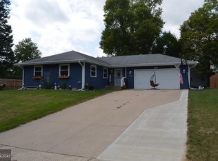 311 N 10th St, Oskaloosa, IA 52577