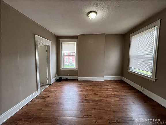 3rd image of 1065 Winfield Ave