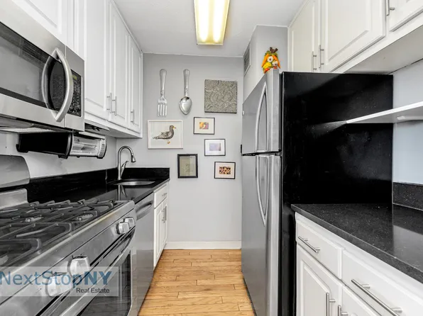 245 East 54th Street image 4 of 10