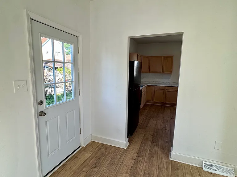 140 Grove Ave — Photo 23