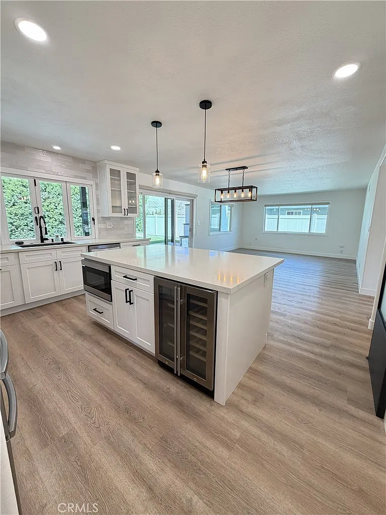 4 bed, 1426 sqft, $5,200 — Photo 2
