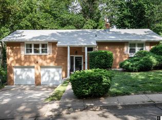 1703 Washington St, Bellevue, NE 68005