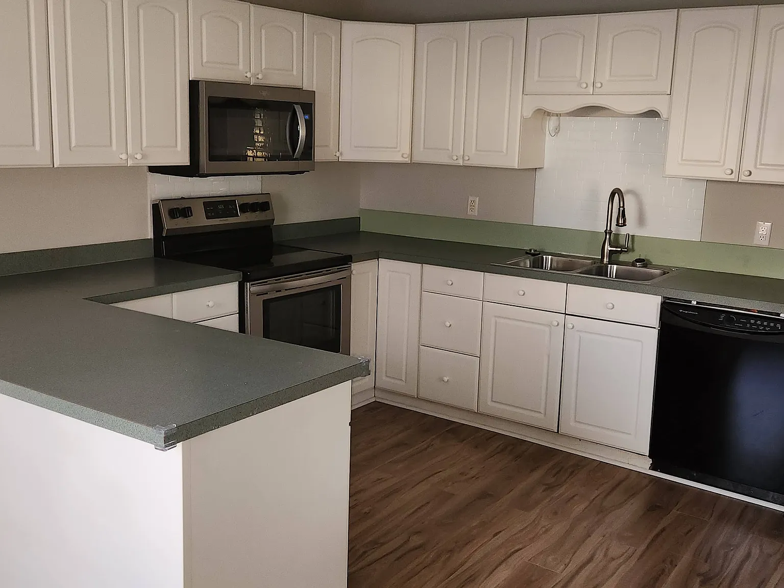 3 bed, 1100 sqft, $1,850 — Photo 3