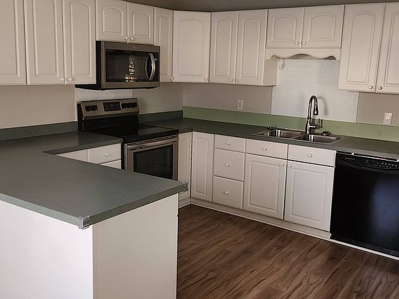 3rd image of 407 Madeline Dr