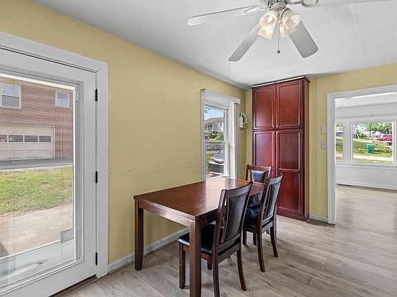 5th image of 335 E Hillcrest Dr