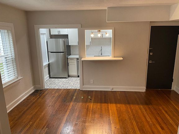 2nd image of 720 W 38th St #5B