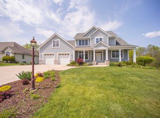 994 River Knoll Cir, Oconomowoc, WI 53066