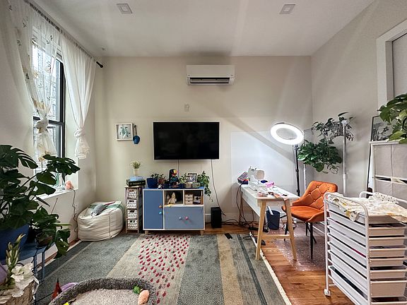3rd image of 176 E 108th St #2A