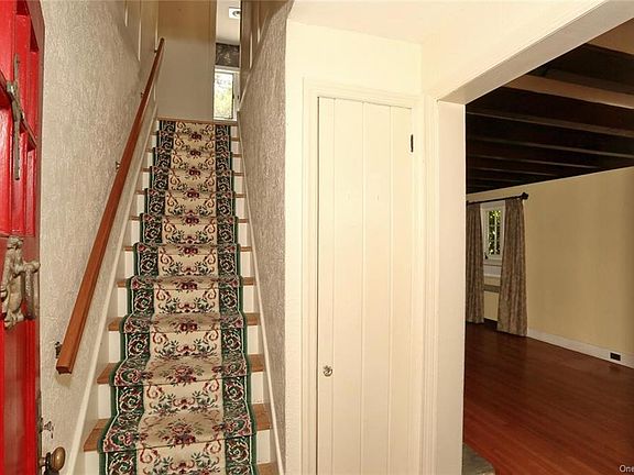 4th image of 42 Bayard Ln N