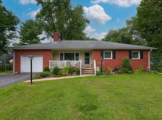2210 Blossom Valley Rd, Lancaster, PA 17601