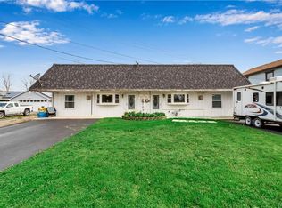 9285 Ridge Rd, Middleport, NY 14105