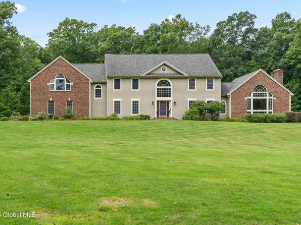 10 Spruce Run, East Greenbush, NY 12061