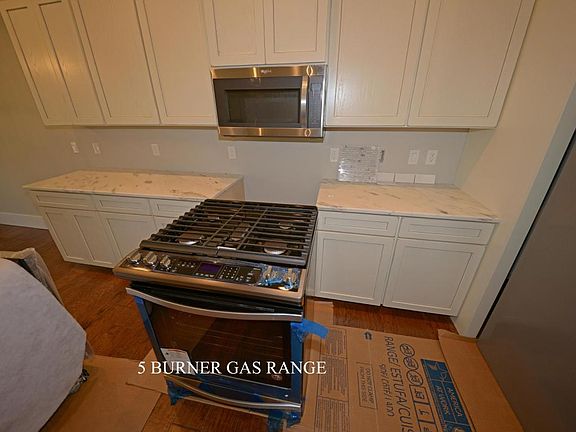 4th image of 686 Saint George Dr