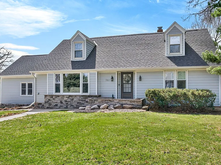 7801 Hickory Cir — Photo 2
