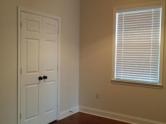 3rd image of 511 Young St