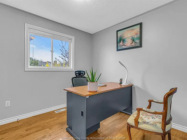 3114 Fletcher Cres — Photo 18