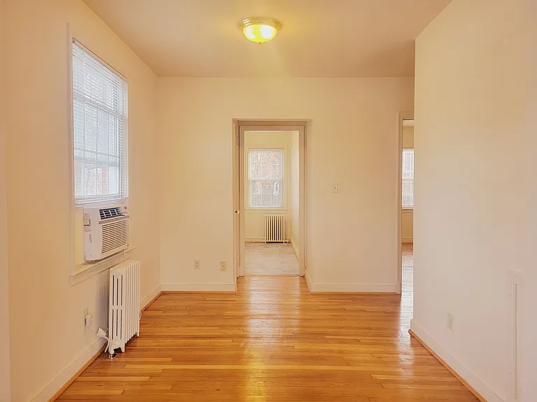 Burton Gardens Apartments — Photo 18