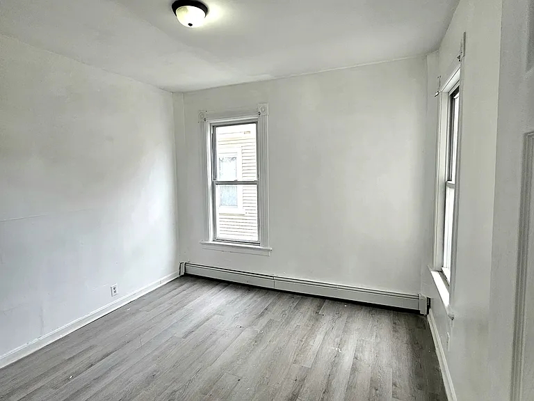 141 Crown St #2 — Photo 7