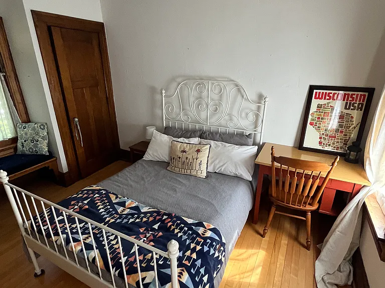 Full size bed