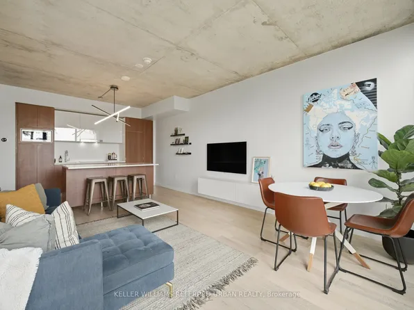 170 Bayview Ave Unit Townhouse 105, Toronto, ON M5A 0M4