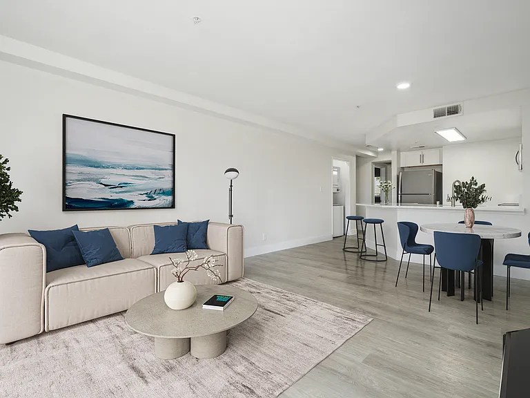 Newport Palms Apartments — Photo 5