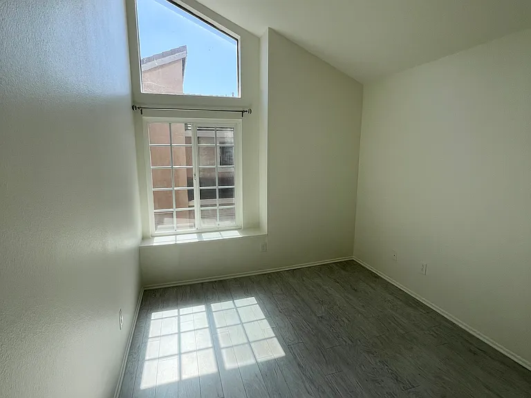 4842 King Cir #A — Photo 10