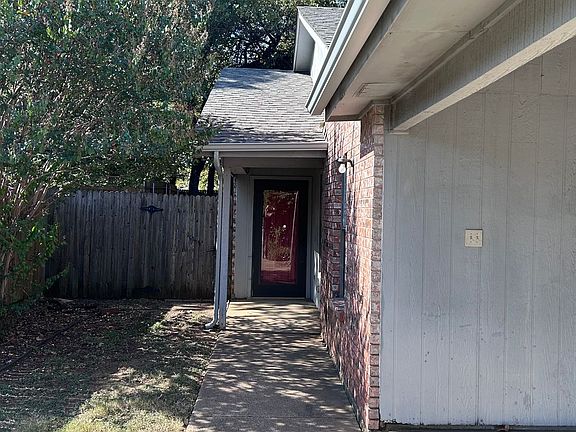 2nd image of 4 Shady Valley Ct