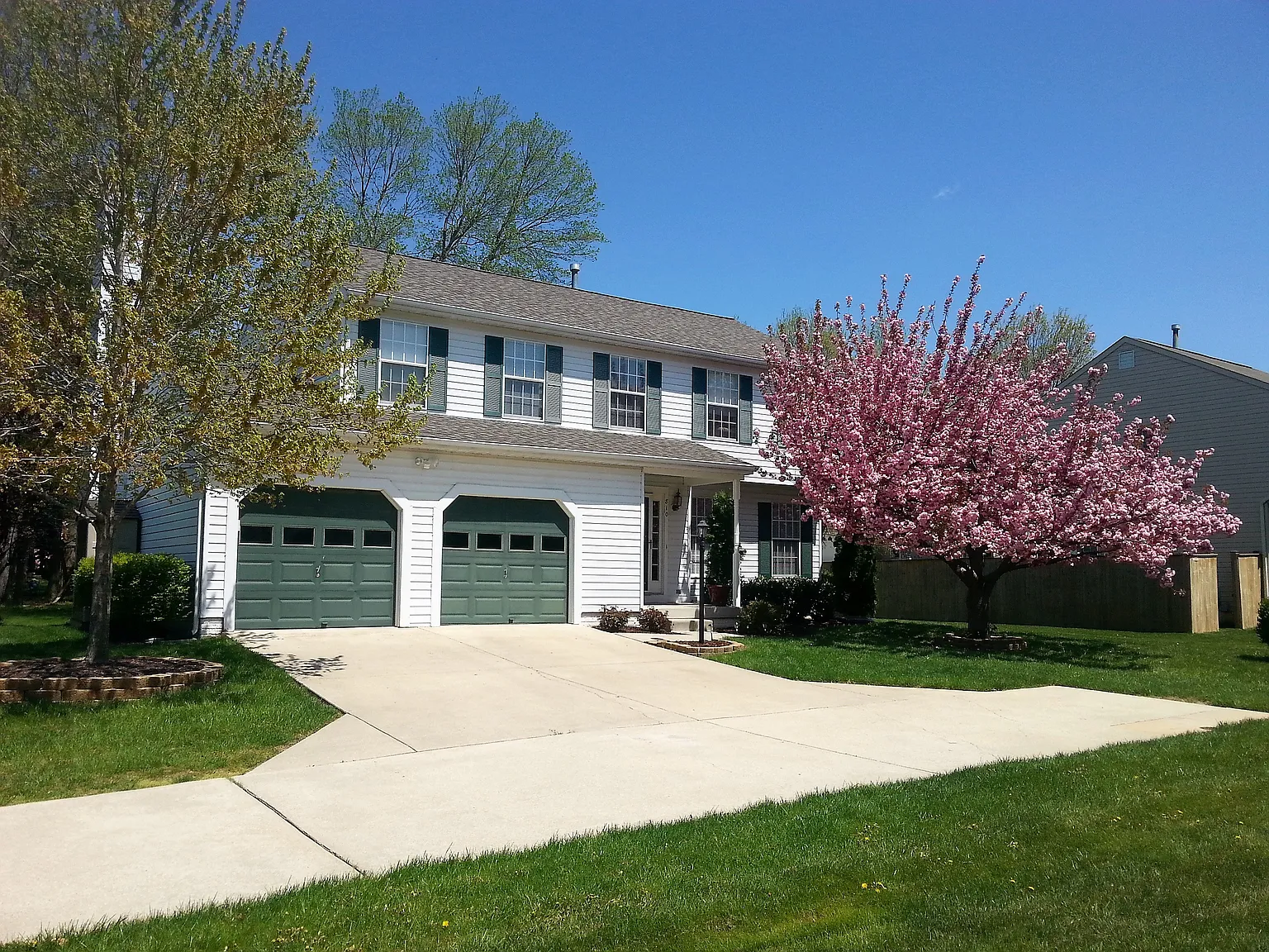 810 Vacation Dr photo 1