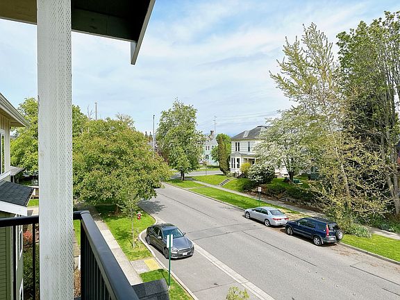 4th image of 1117 N Garden St Unit 204