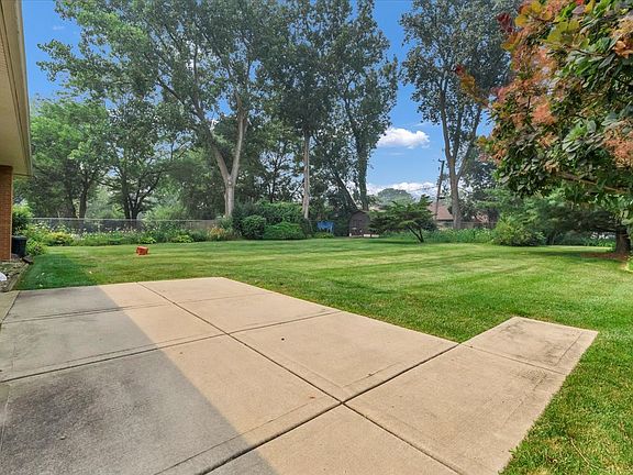 3rd image of 23W566 Bryn Mawr Ave