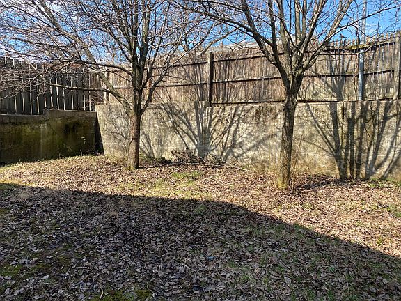 3rd image of 463 Stafford Ave
