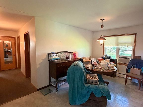 3rd image of 207 3rd Ave SE