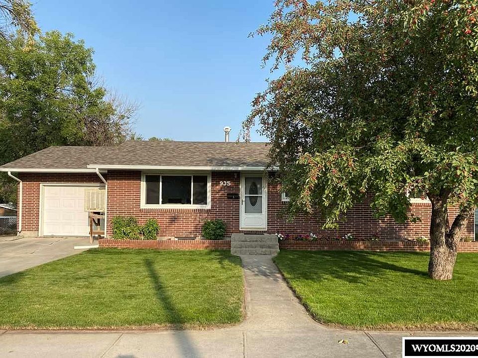 1st image of 935 Sierra Dr